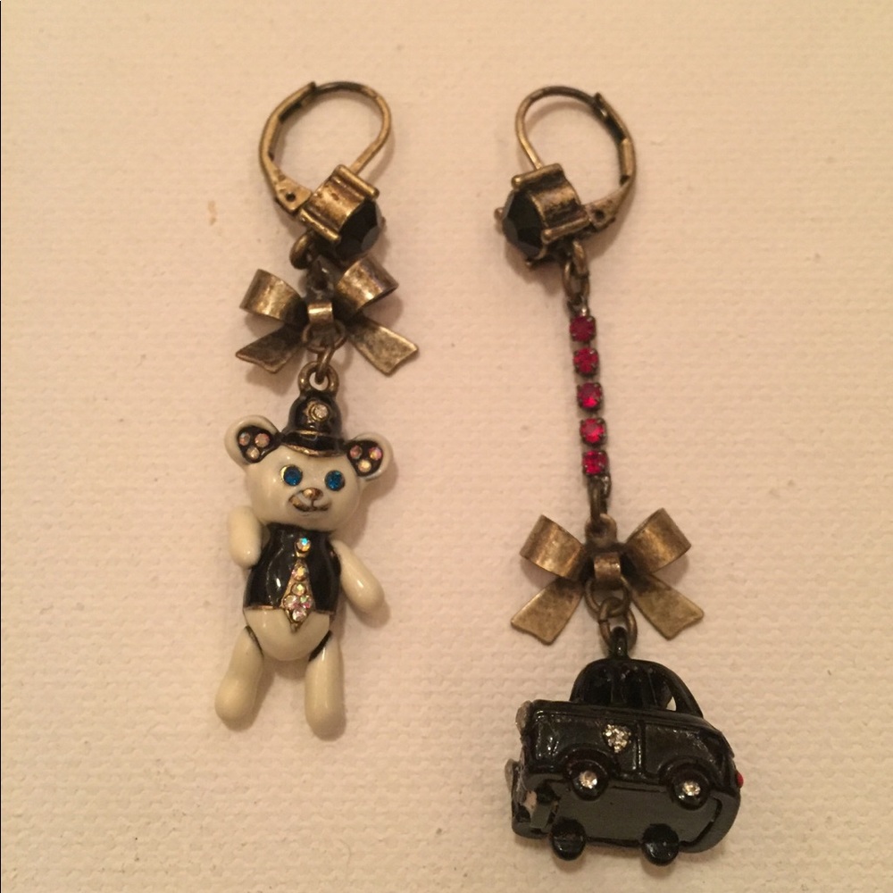 Betsey Johnson bundle two earrings one necklace